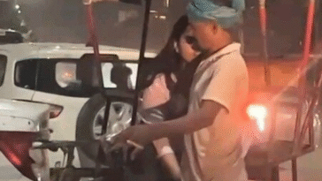 Drunk Indian Girl Giving Handjob to Rikshawala on Street
